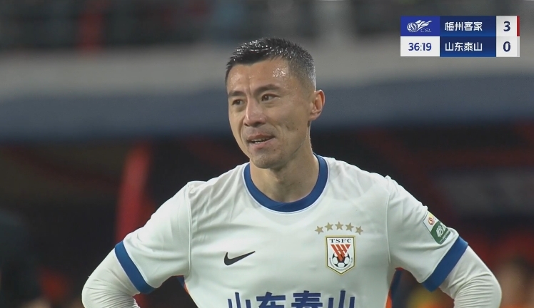 34分鐘0-3落后！36歲鄭錚苦笑36歲大雷沮喪 替補(bǔ)席黃政宇神態(tài)輕松