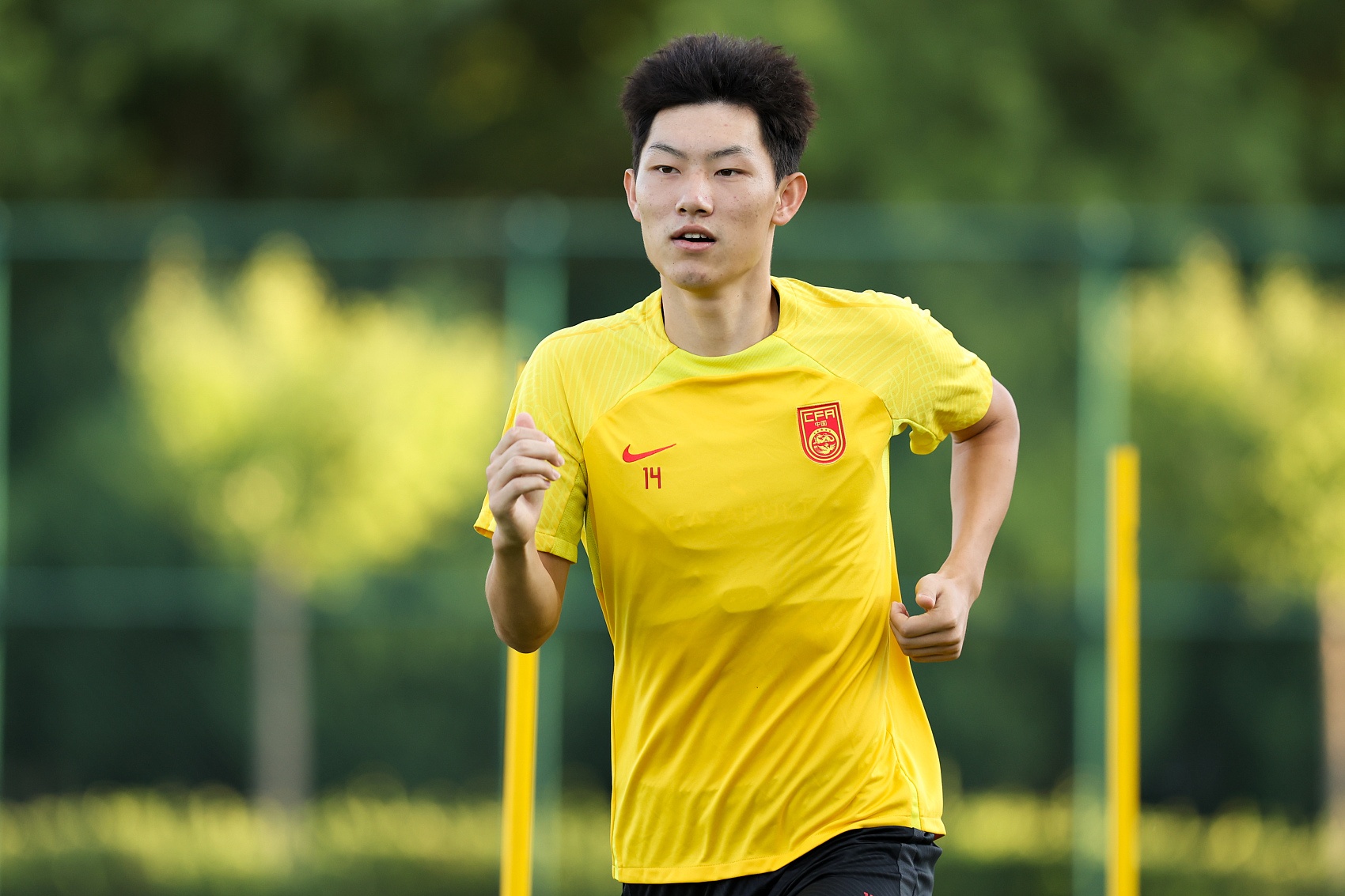 魯媒：泰山隊抵達梅州五外援齊整，四名國腳可出戰(zhàn)史松宸隨隊